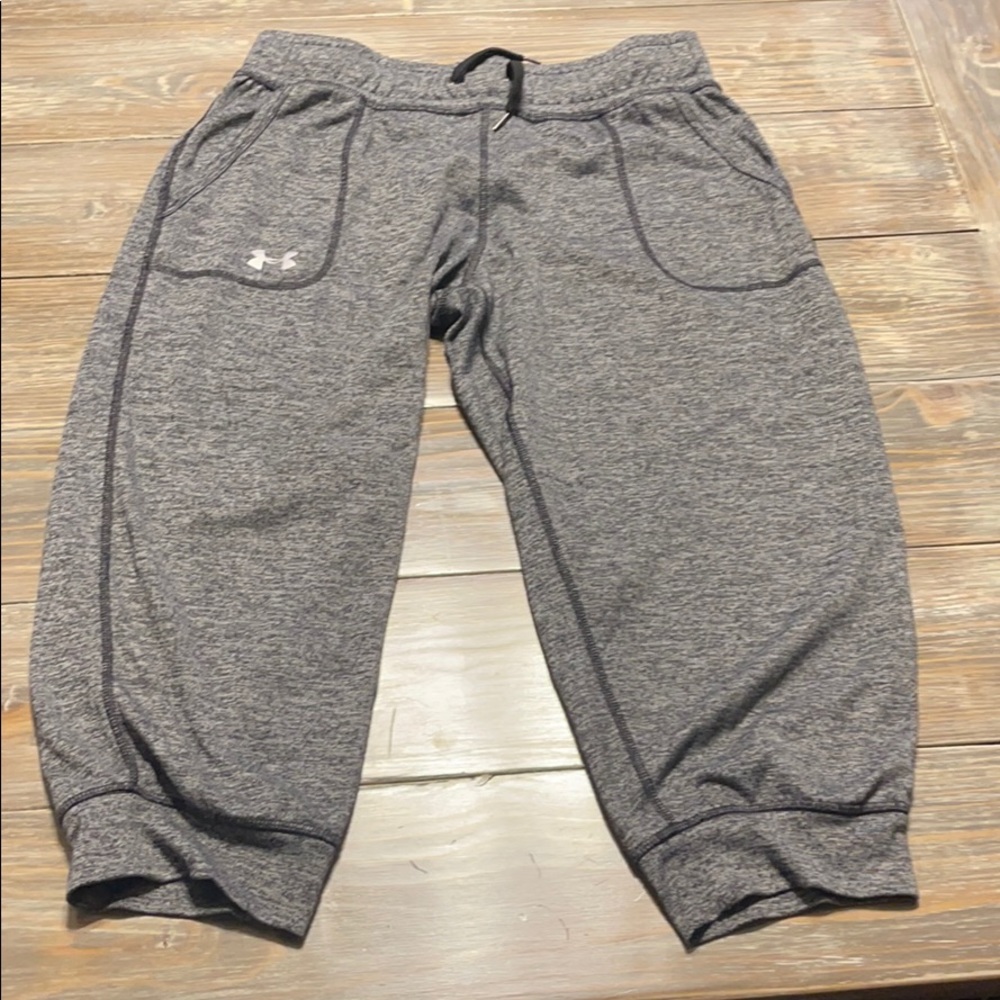 Like new under armor sport Capri size small